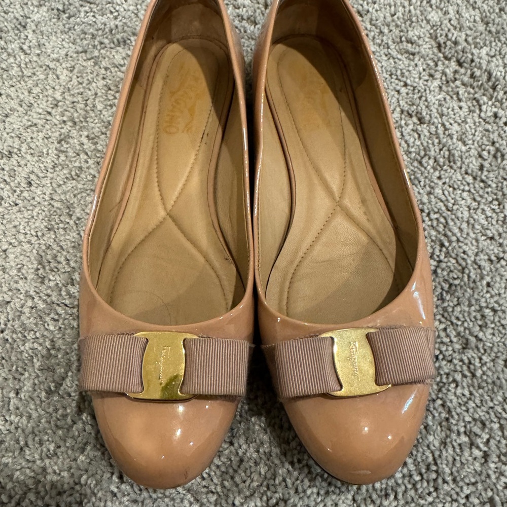 Salvatore Ferragamo Varina Nude Patent Flats